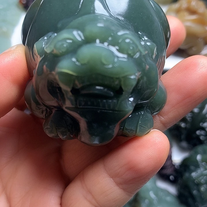 H***赵和田玉未镶嵌颈饰