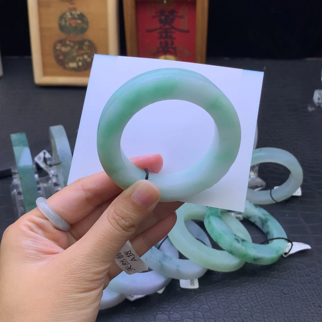 定制翡翠未镶嵌翡翠手镯