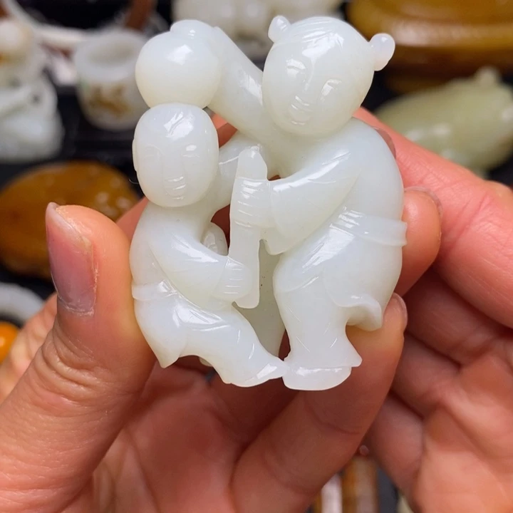 和田玉未镶嵌把件