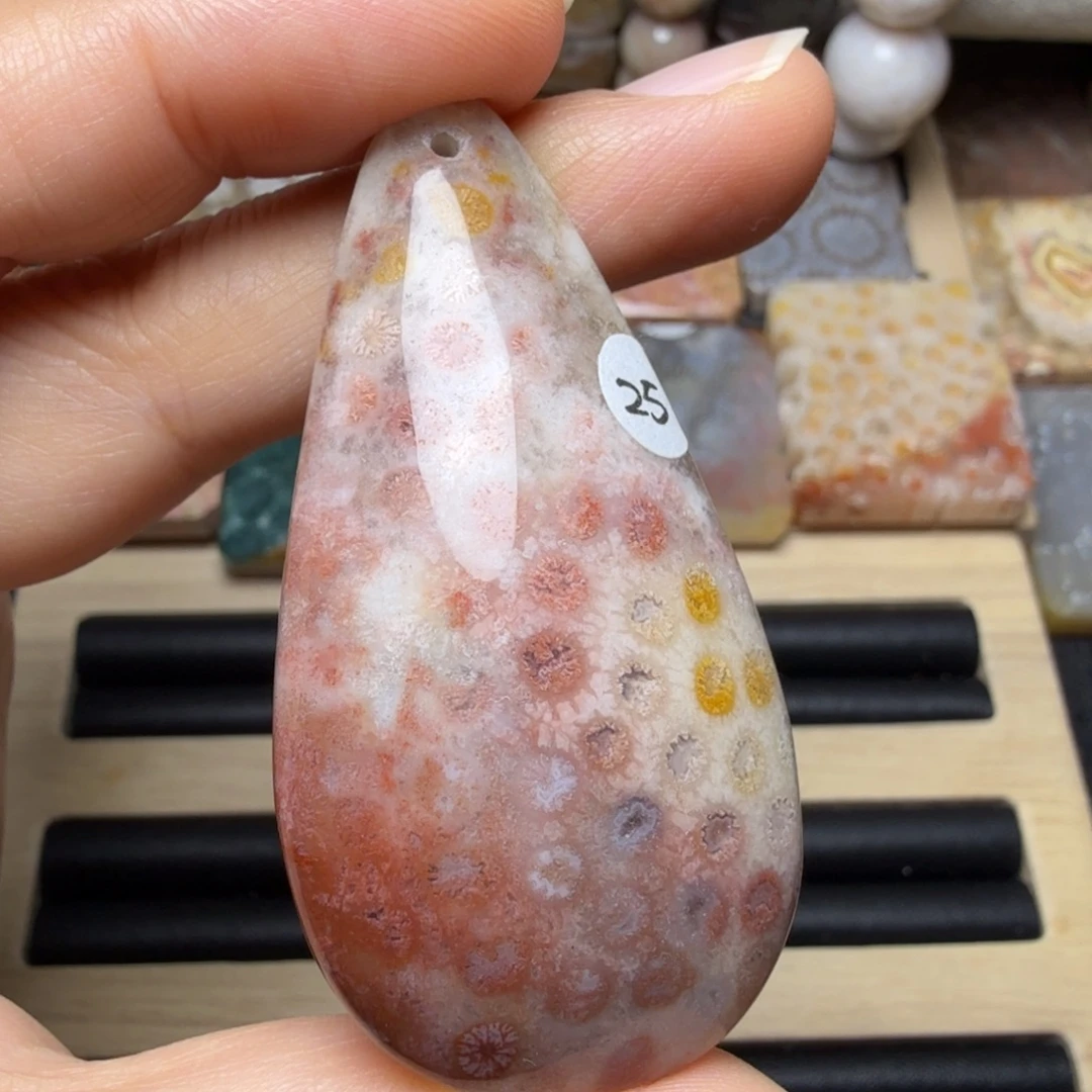 硅化玉未镶嵌彩色小花