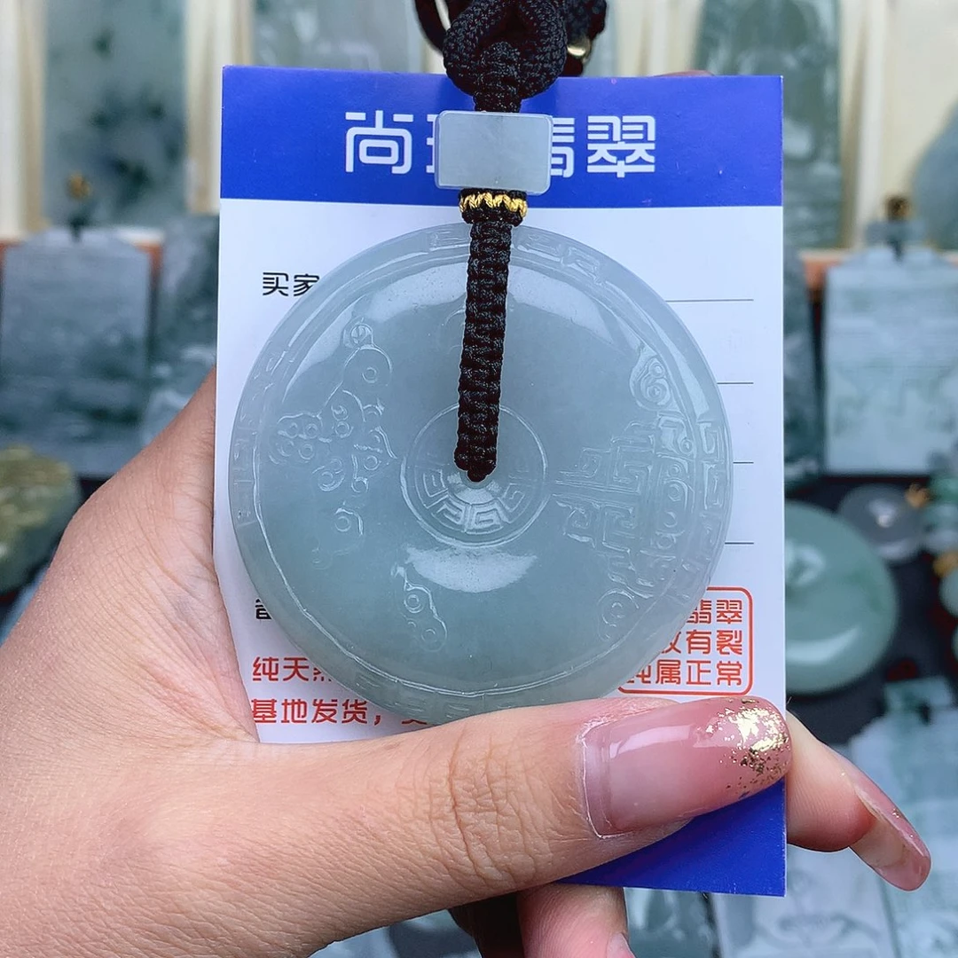 翡翠未镶嵌颈饰平安扣