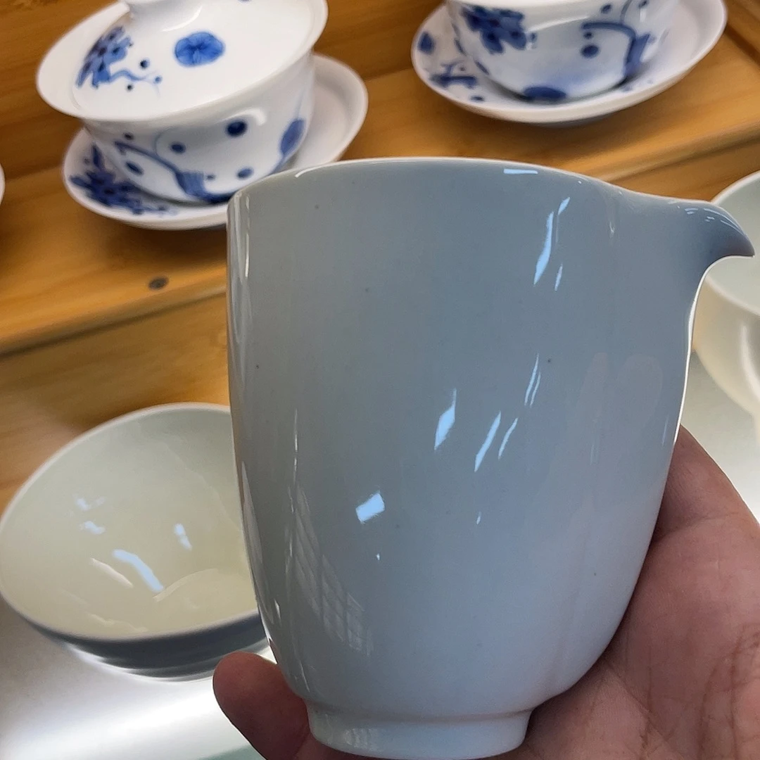 搪瓷杯子里还有很多东西