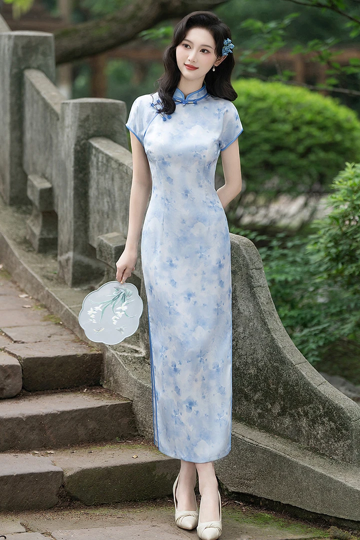 新款2025高级青花瓷律动莫兰迪中国风长款旗袍日常修身高级感