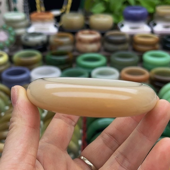 未镶嵌手镯（圆镯）石英质玉