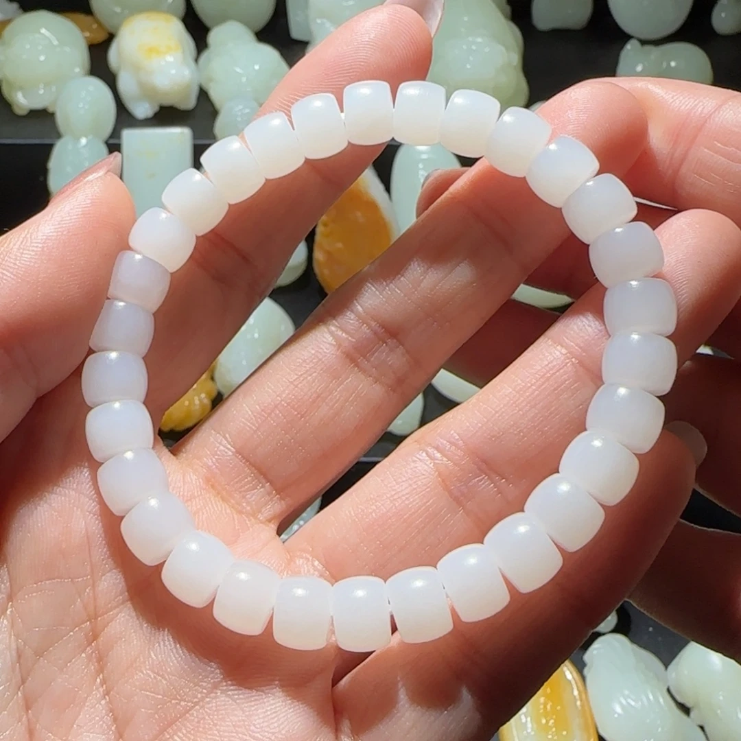 ****儿和田玉未镶嵌颈饰