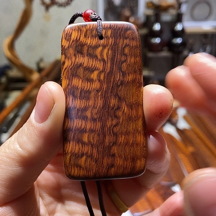 南美蛇纹木吊坠一个