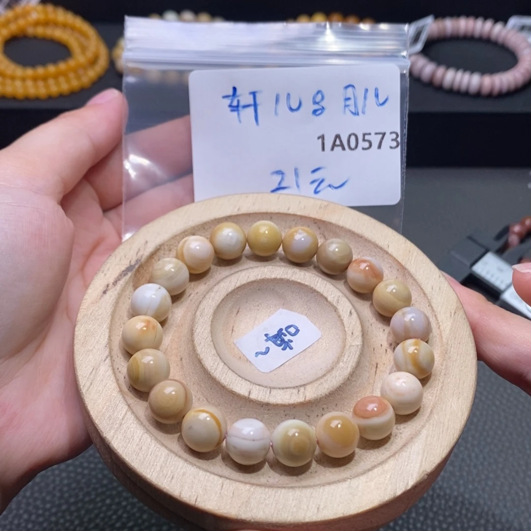 轩***儿石英质玉手串未镶嵌0573