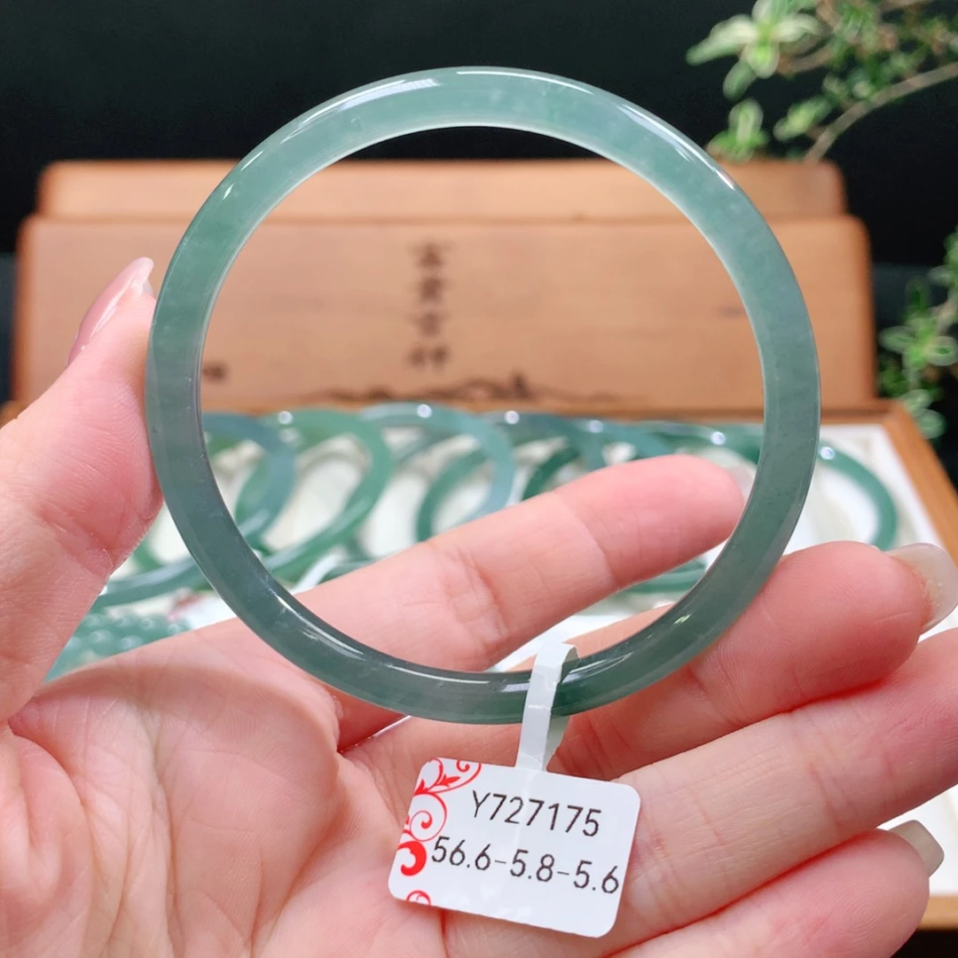 翡翠手镯未镶嵌天然