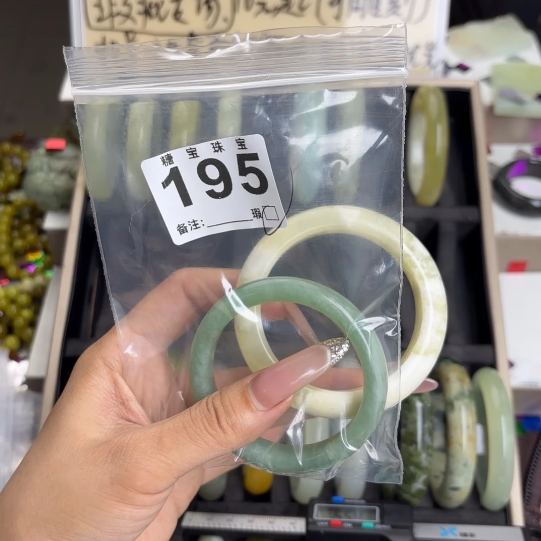 未镶嵌蛇纹石玉手镯花*儿