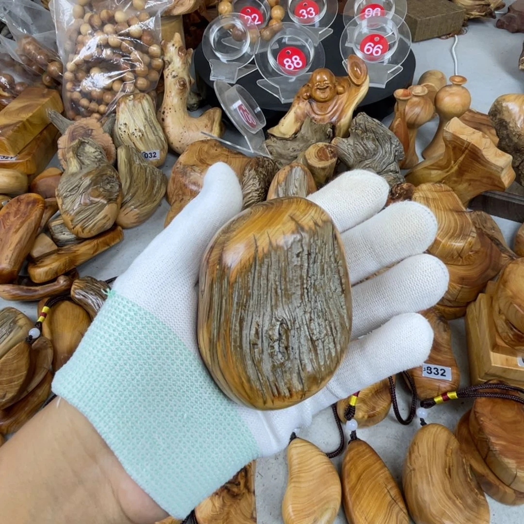 柏木太行崖柏原皮随形手把件