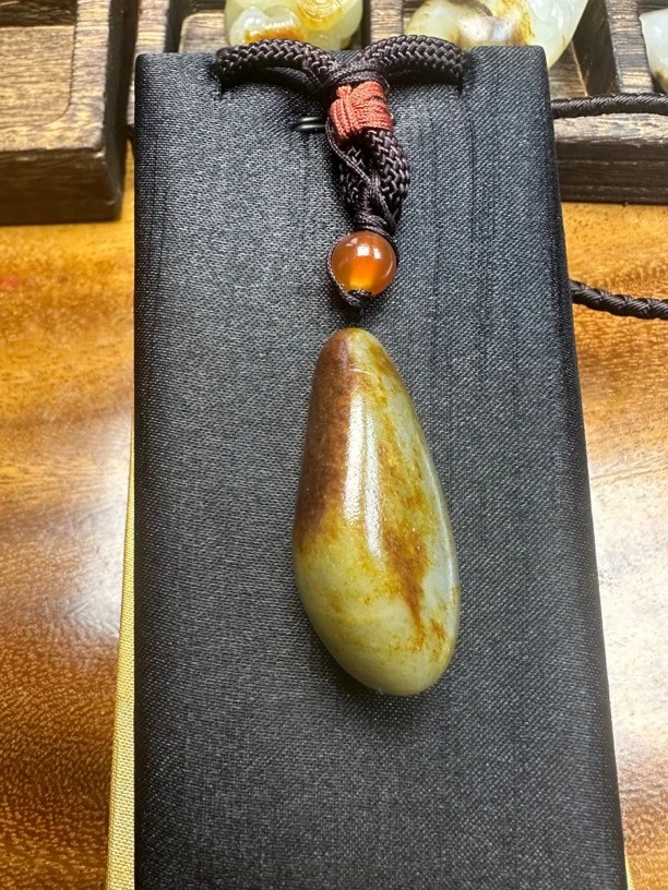 和田玉真皮真籽小吊坠16.8克