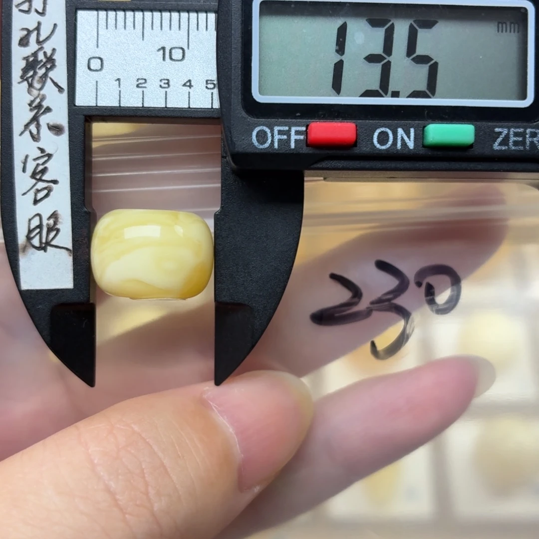 裸石蜜蜡未镶嵌蜜蜡