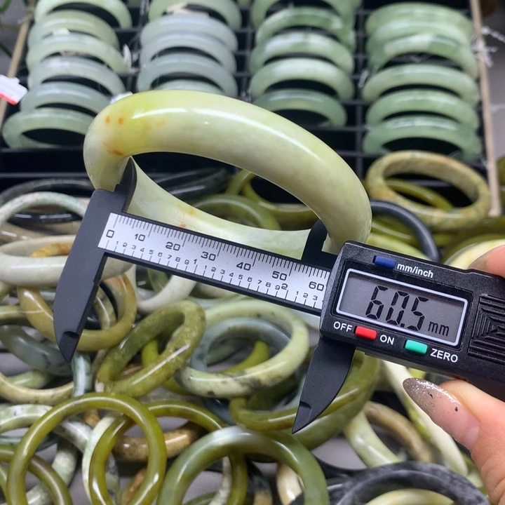 蛇纹石玉未镶嵌手镯61