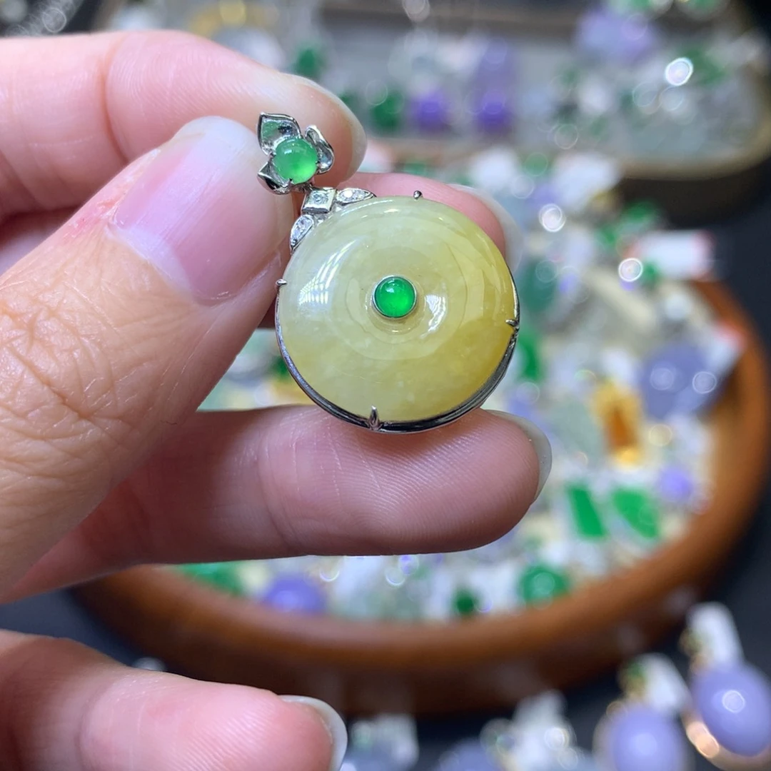 颈饰18K金镶嵌翡翠