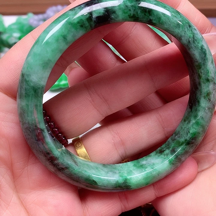 翡翠手镯未镶嵌翡翠手镯