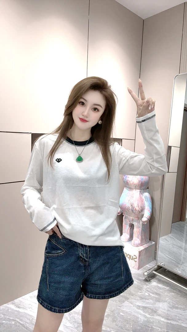 刺绣圆领拼色休闲桃心刺绣T恤