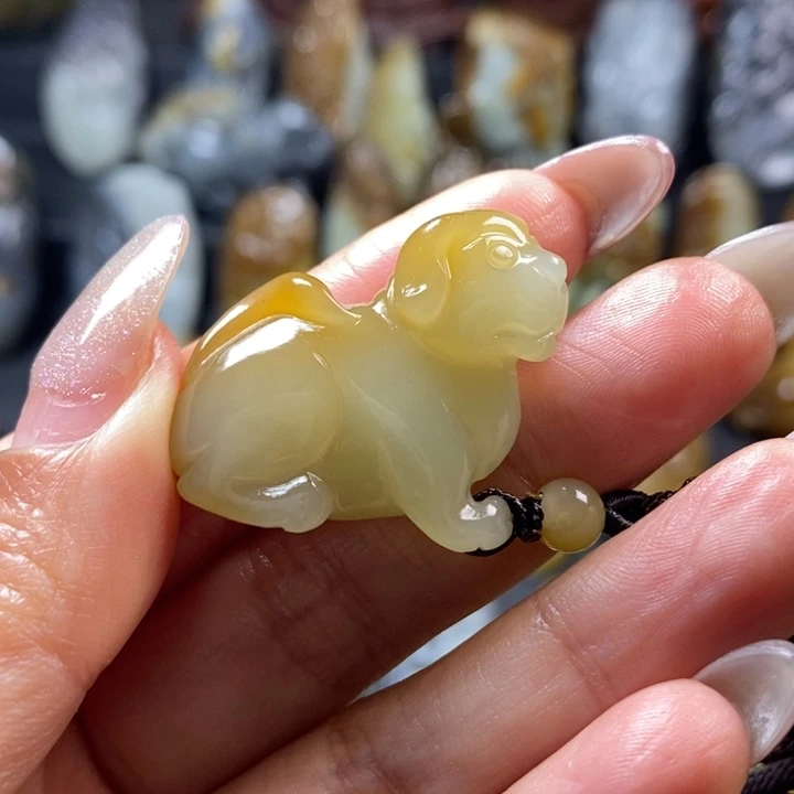 浙***强和田玉未镶嵌挂件