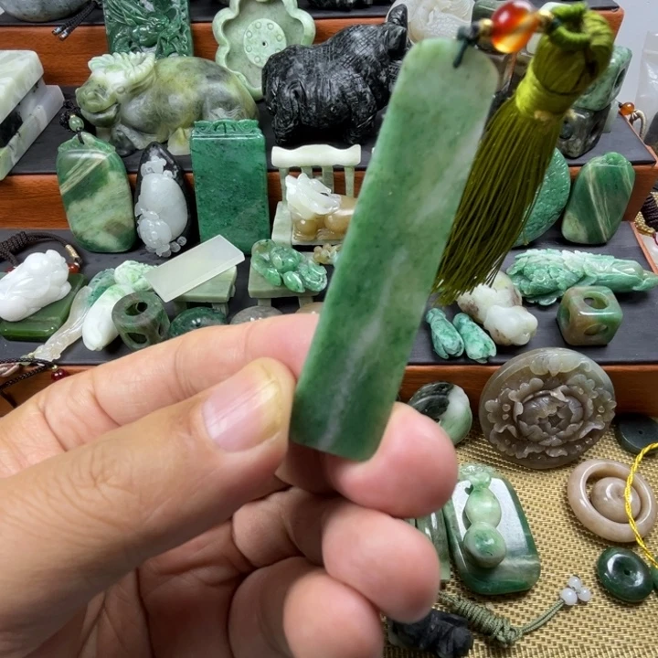 独山玉未镶嵌珠宝半成品