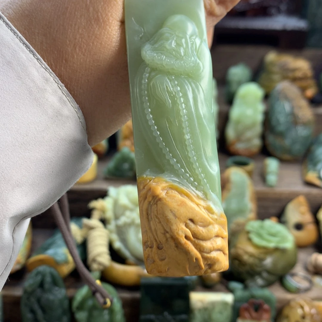 岫岩河磨玉（透闪石质玉）手把未镶嵌龙*轩