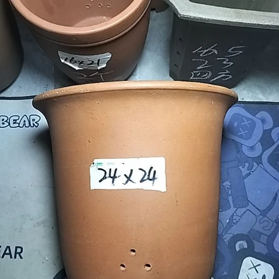 红泥特大金钟一个