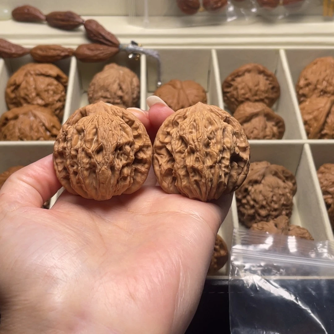 文玩核桃吊坠虎头