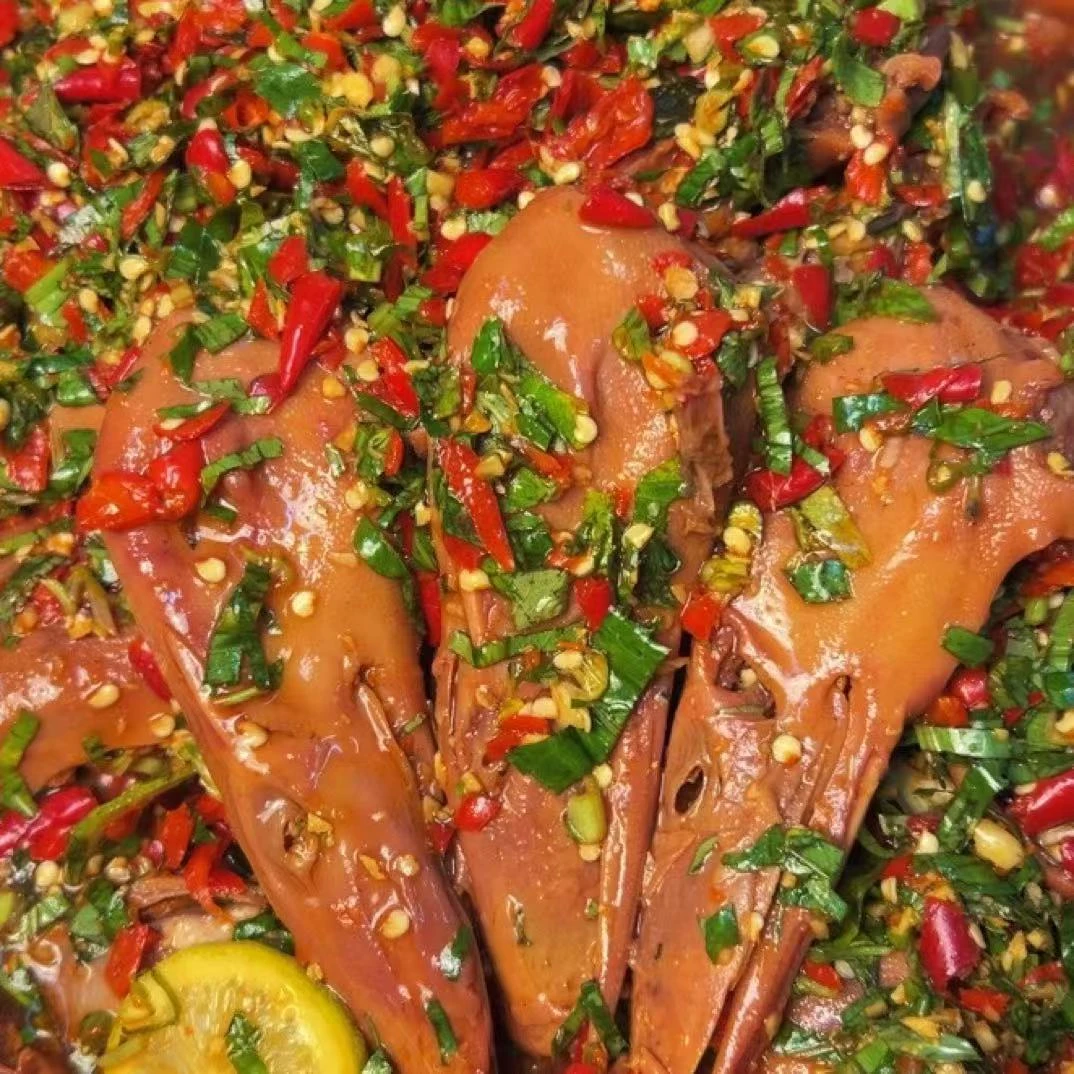 云南德宏傣族傣味柠檬酸辣鸭头鸭掌休闲零食小吃