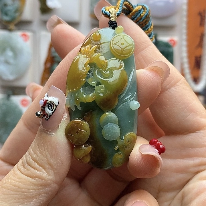 翡翠颈饰未镶嵌羊***草每天