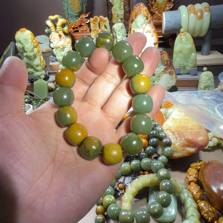 玉***缘透闪石质玉未镶嵌珠宝奇石