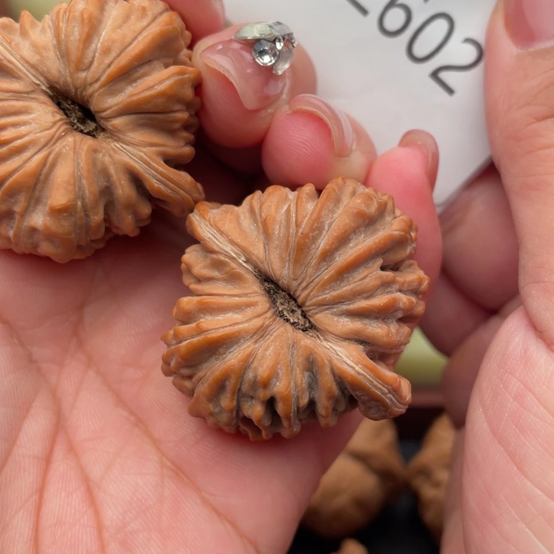 辉***.文玩核桃把件39.9头货汉高楼