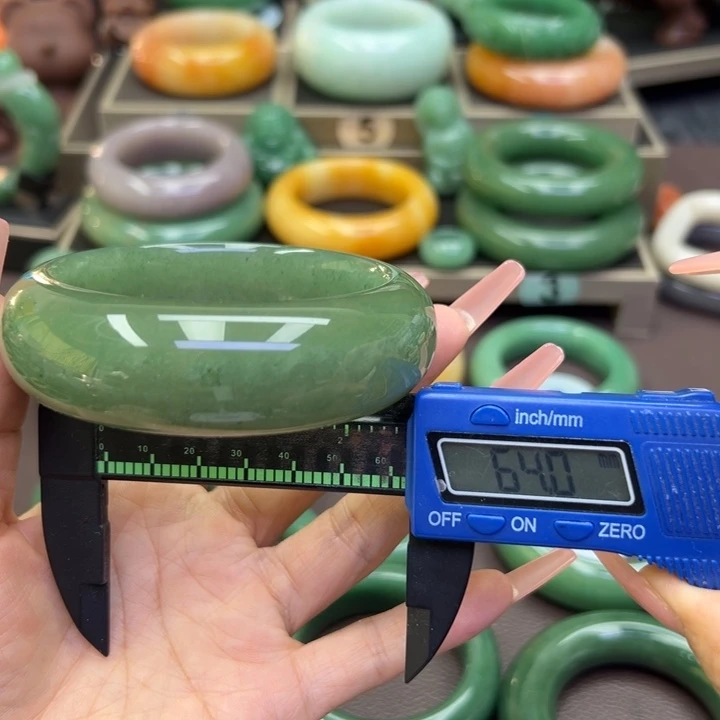 未镶嵌手镯石英岩玉