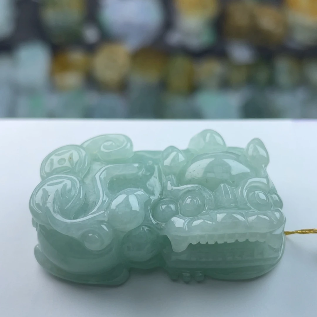 翡翠未镶嵌颈饰貔貅