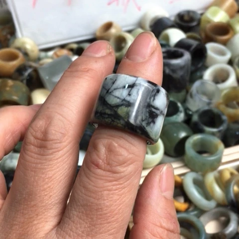 蛇纹石玉未镶嵌戒指