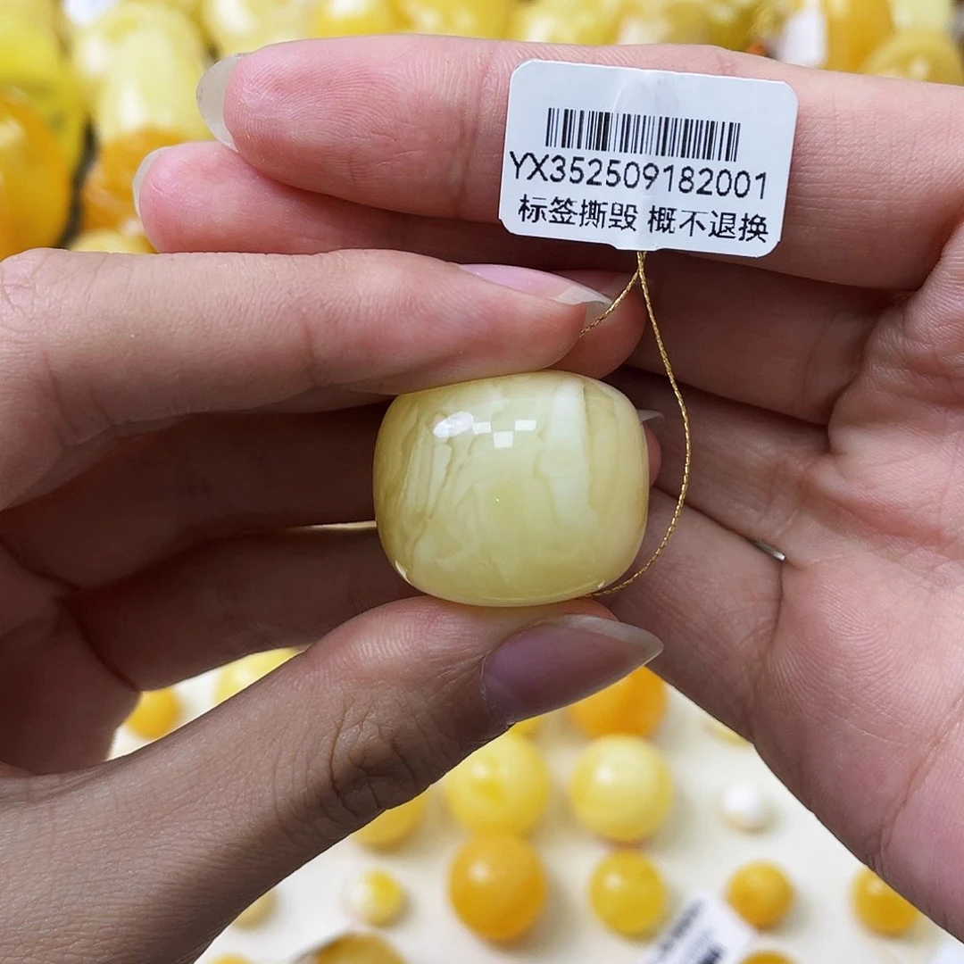 蜜蜡未镶嵌珠宝奇石25.5*21.1mm白花蜡墩子微瑕