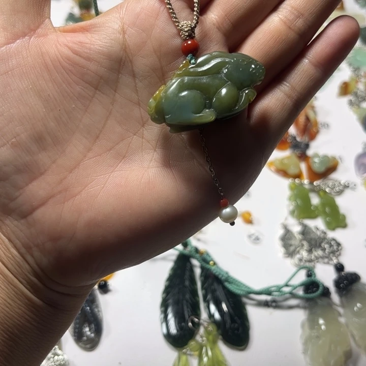 蛇纹石玉合金耳饰