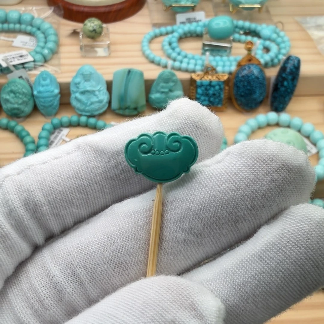 绿松石未镶嵌珠宝奇石