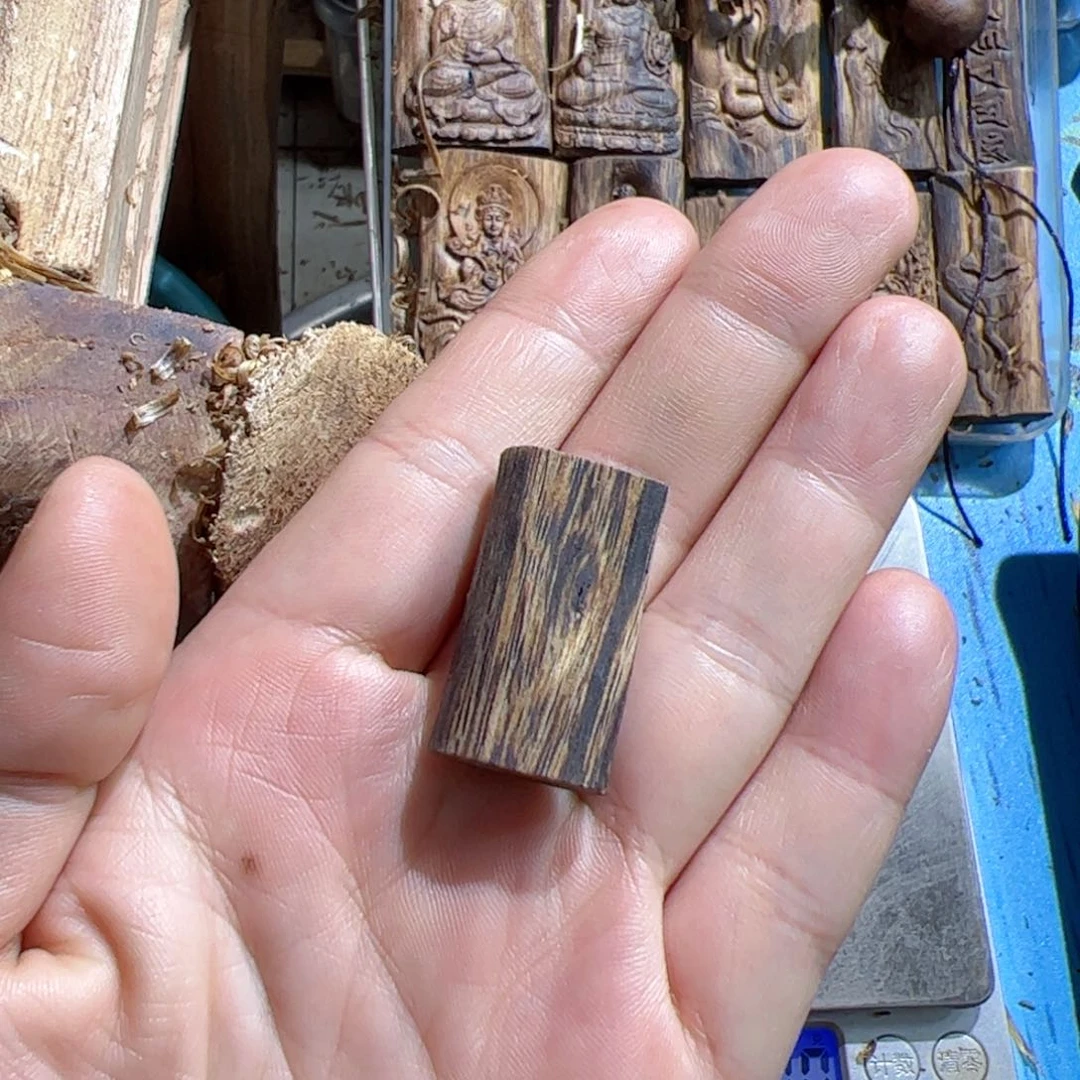 沉香吊坠白棋素牌3.8克