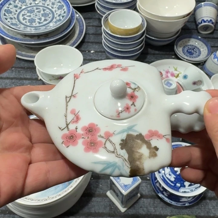 景德镇陶瓷摆件展品