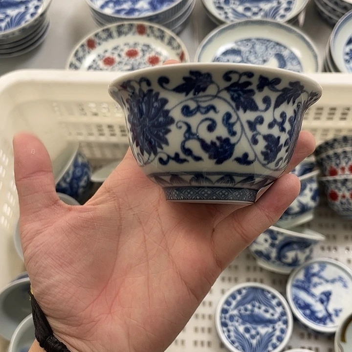 瓷片景德镇青花缠枝莲主人杯