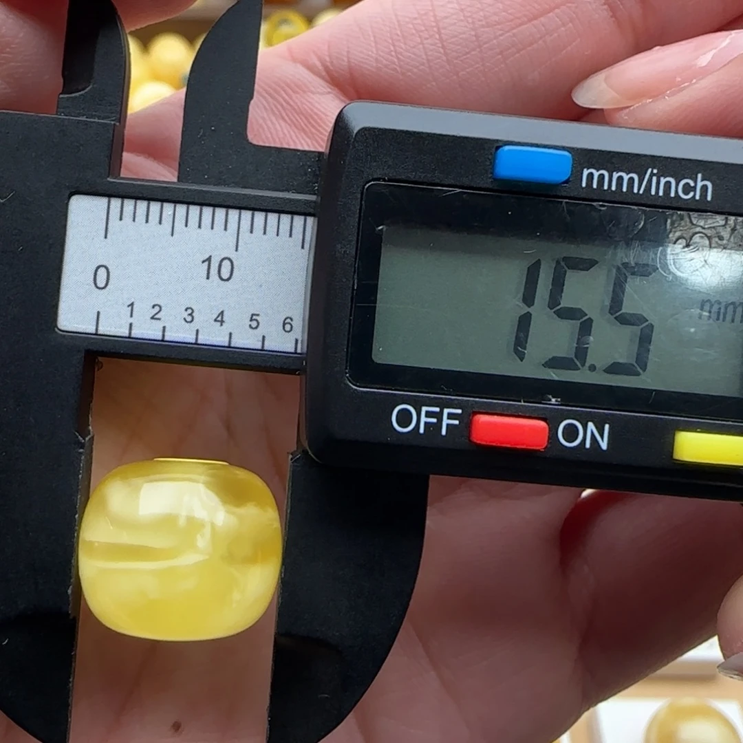 蜜蜡未镶嵌裸石溶洞飘花老型