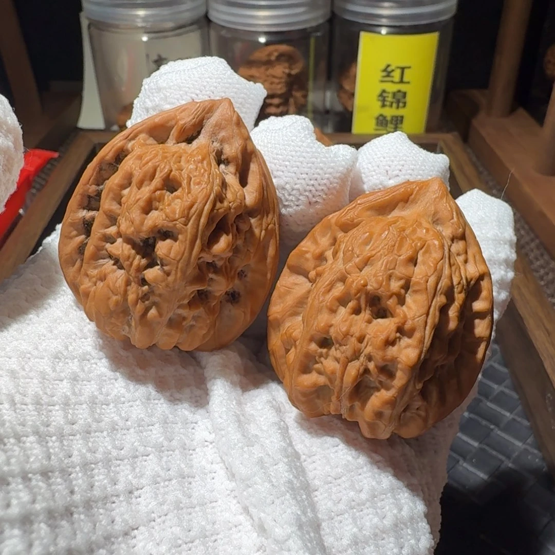 文玩核桃吊坠35全品正尖赤龙鸡心