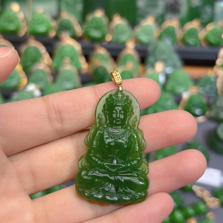 颈饰18K金镶嵌和田玉（碧玉）