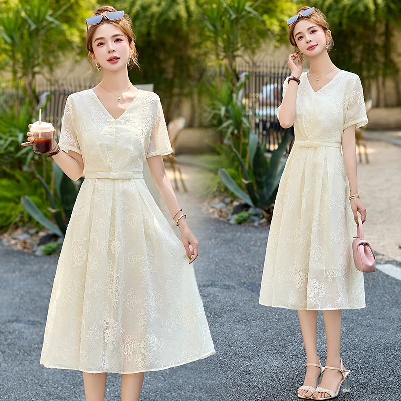 法式刺绣V领连衣裙女2025夏季新款简约风时尚收腰显瘦中长款裙子