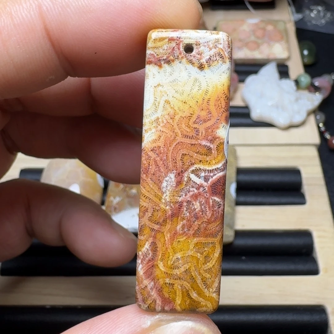 未镶嵌纯天然色有机玉石保真色硅化玉