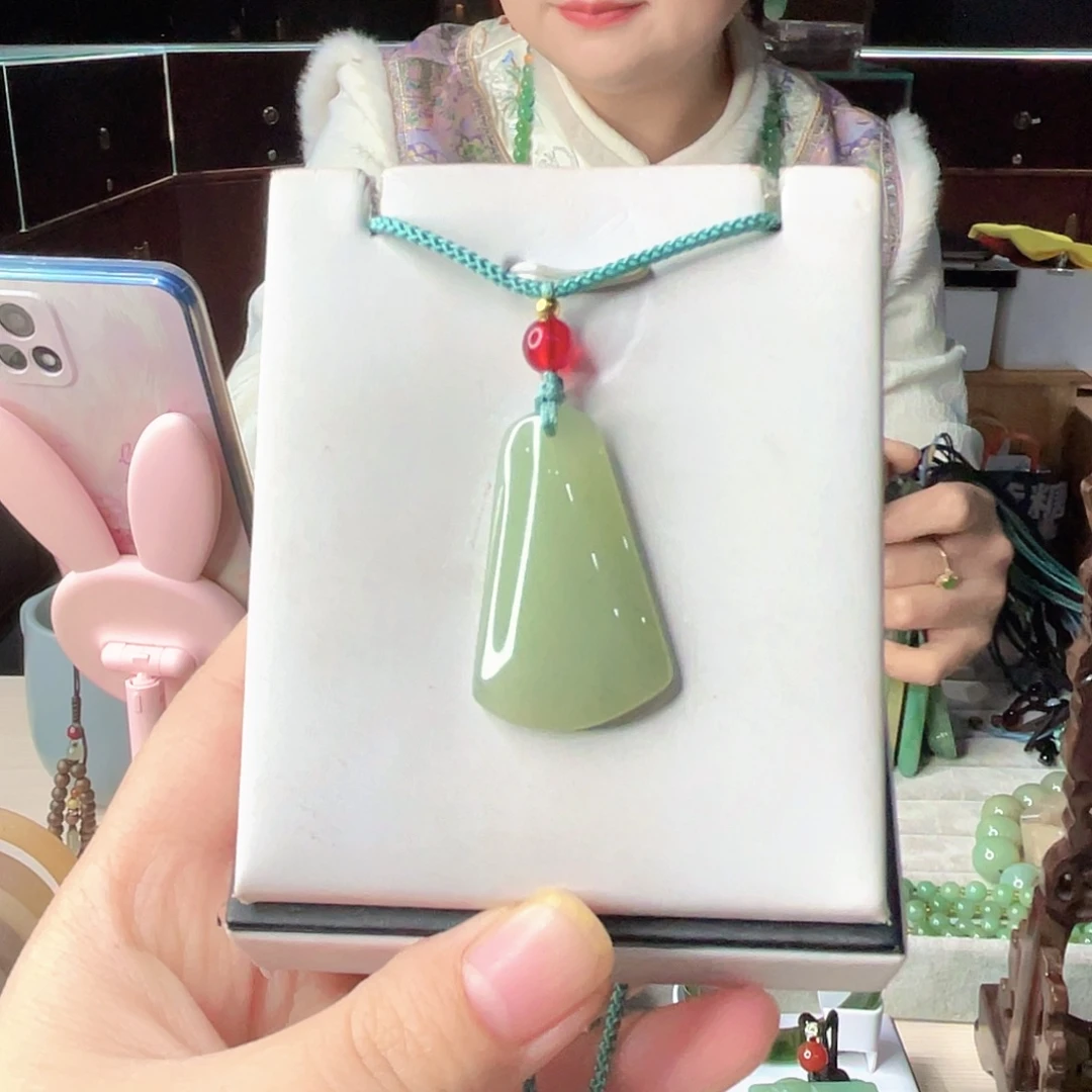 密玉（石英质玉）未镶嵌颈饰