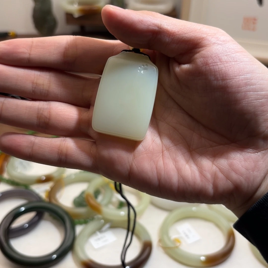 和田玉（糖玉）颈饰未镶嵌