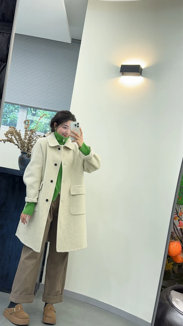 中长款羊毛翻领大衣
