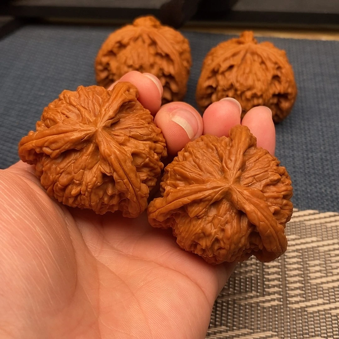 阿***伟文玩核桃吊坠三棱