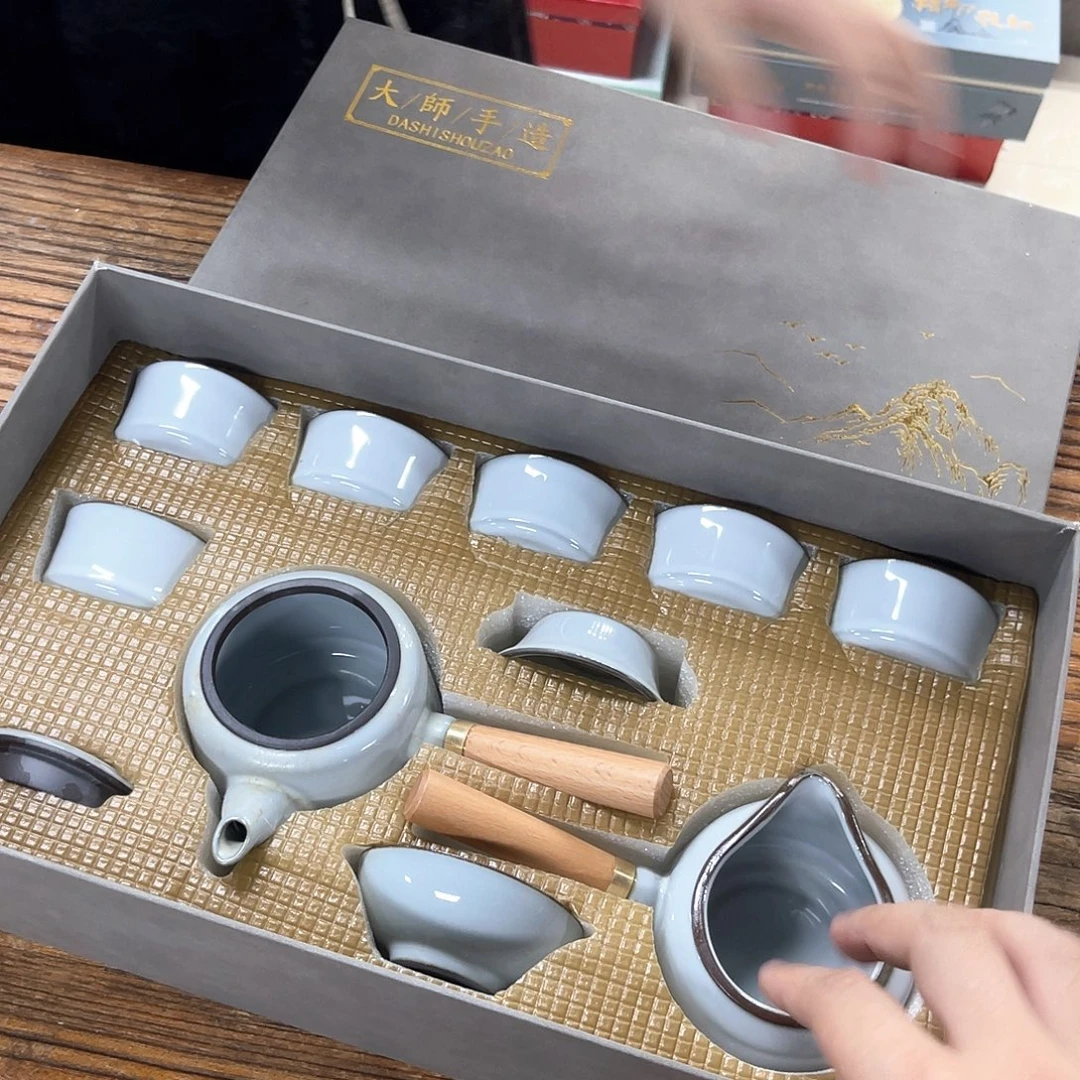 孤品茶具套装等。