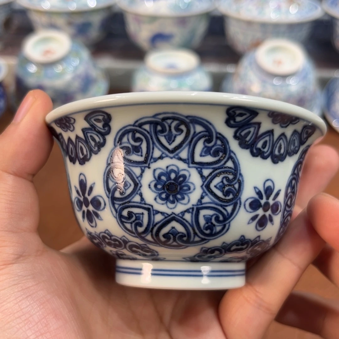 手工手绘柴窑青花如意团花主人杯