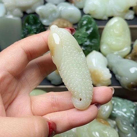 颈饰未镶嵌和田玉庞*